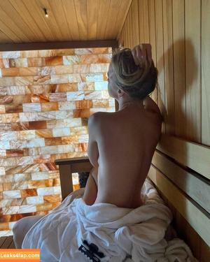 Emma Brooks photo #0036