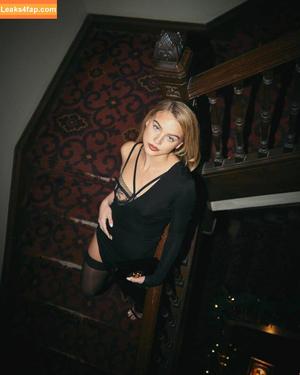 Emma Brooks photo #0044