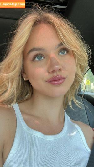 Emma Brooks photo #0147