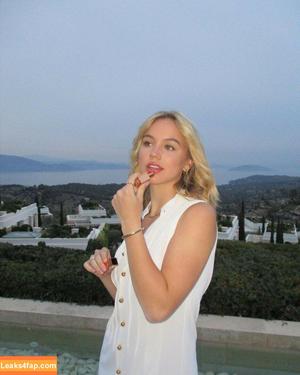 Emma Brooks photo #0155