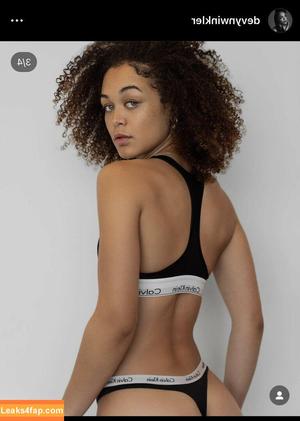 Emma Brooks photo #0160