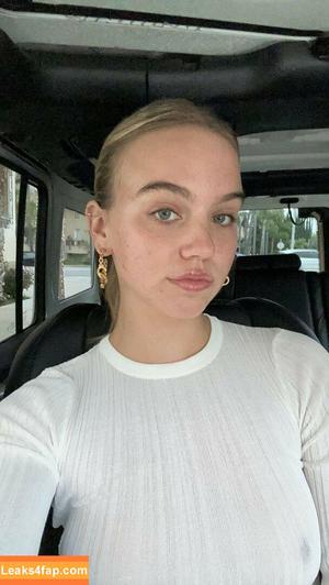 Emma Brooks photo #0165