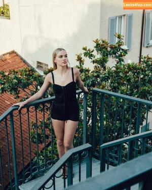 Emma Brooks photo #0184