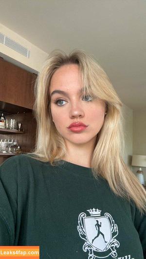 Emma Brooks photo #0192