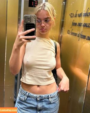 Emma Brooks photo #0213