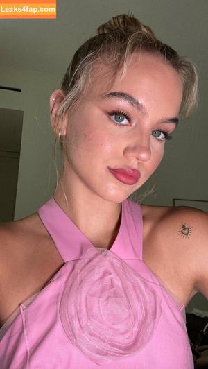 Emma Brooks photo #0220