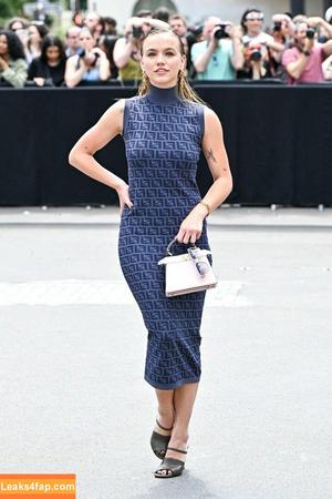 Emma Brooks photo #0227