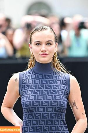 Emma Brooks photo #0232