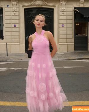 Emma Brooks photo #0238