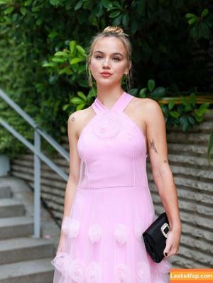 Emma Brooks photo #0246