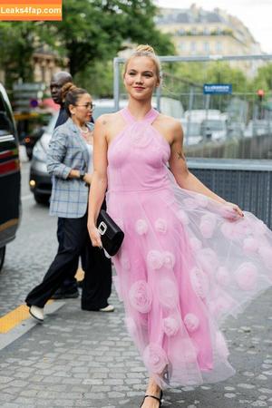 Emma Brooks photo #0249