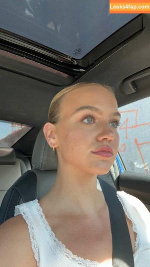 Emma Brooks photo #0260