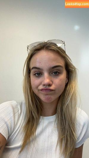 Emma Brooks photo #0265