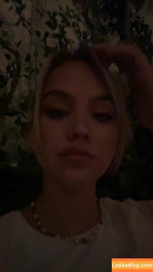 Emma Brooks photo #0275