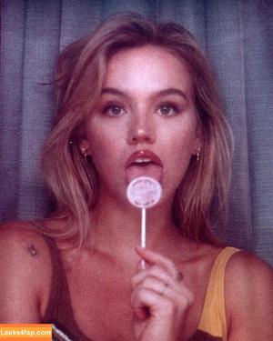 Emma Brooks photo #0314