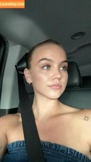 Emma Brooks photo #0371