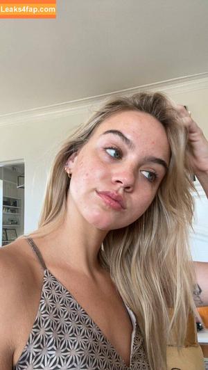 Emma Brooks photo #0372