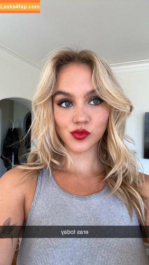 Emma Brooks photo #0375