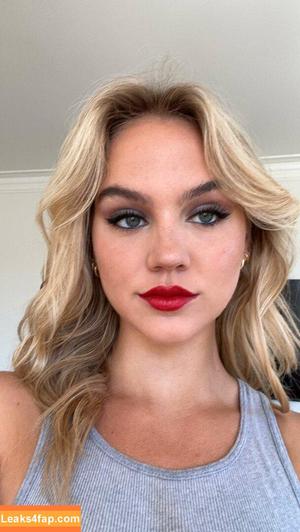 Emma Brooks photo #0382