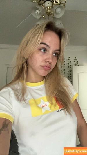 Emma Brooks photo #0390