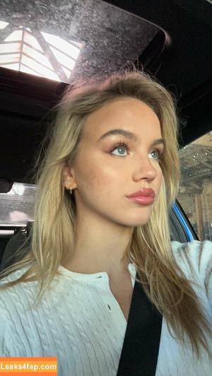 Emma Brooks photo #0394