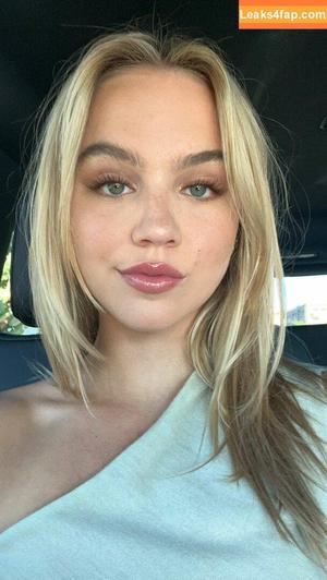 Emma Brooks photo #0403