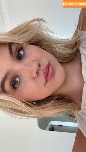 Emma Brooks photo #0423