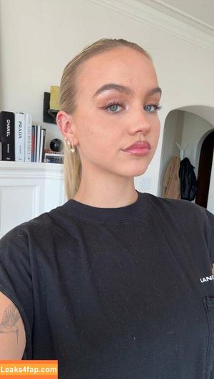 Emma Brooks photo #0442