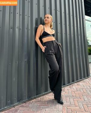 Emma Brooks photo #0451