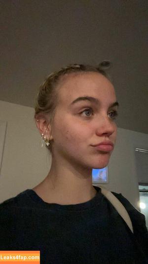 Emma Brooks photo #0458