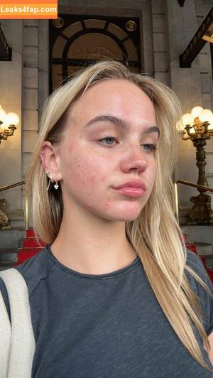 Emma Brooks photo #0461