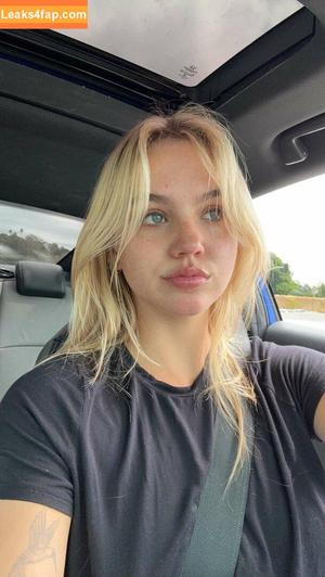 Emma Brooks photo #0464