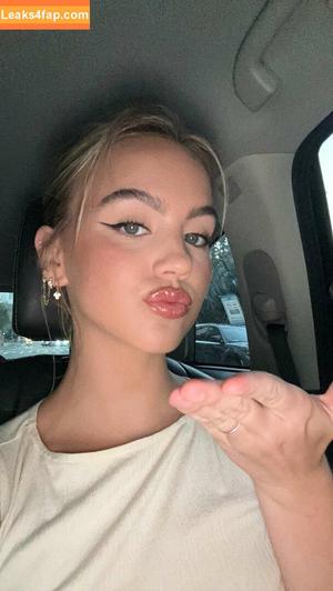 Emma Brooks photo #0468