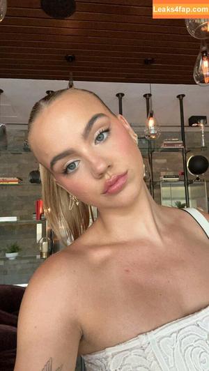 Emma Brooks photo #0491