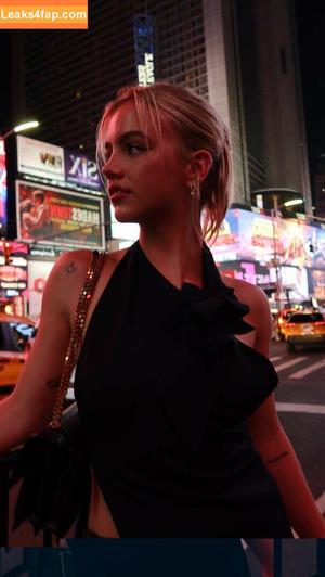 Emma Brooks photo #0497