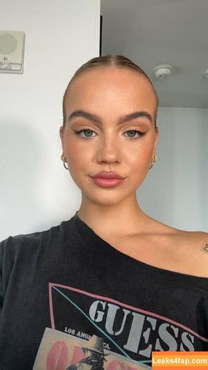 Emma Brooks photo #0518