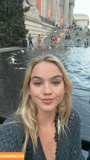 Emma Brooks photo #0543