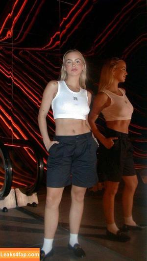 Emma Brooks photo #0547