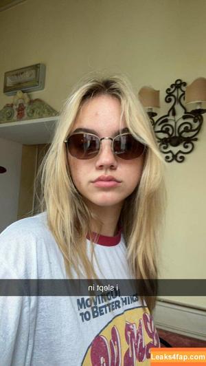 Emma Brooks photo #0571