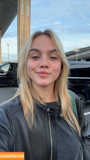 Emma Brooks photo #0631