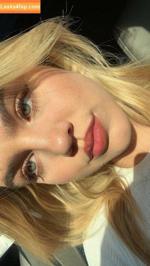 Emma Brooks photo #0667