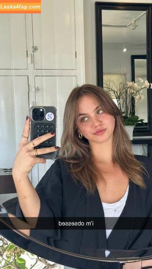 Emma Brooks photo #0675