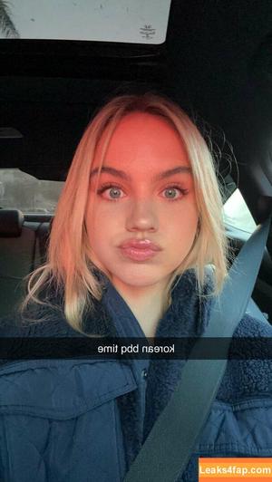 Emma Brooks photo #0676