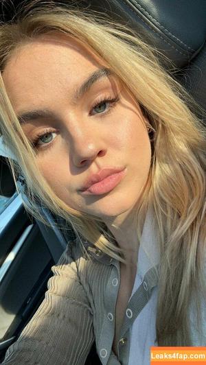 Emma Brooks photo #0679