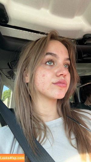 Emma Brooks photo #0698