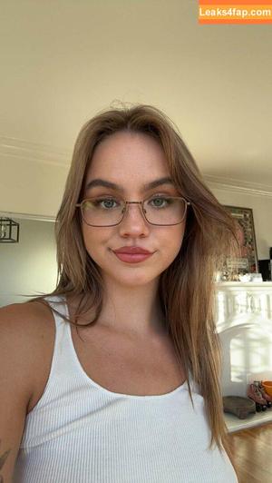 Emma Brooks photo #0715