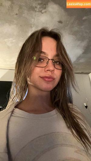 Emma Brooks photo #0722