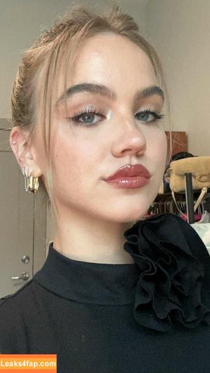 Emma Brooks photo #0743