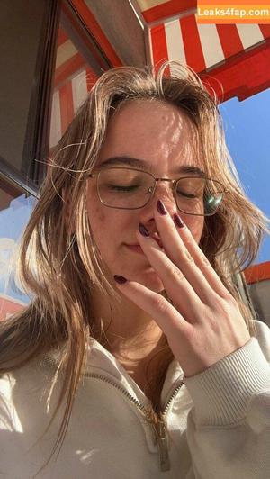 Emma Brooks photo #0745