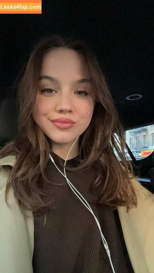 Emma Brooks photo #0763